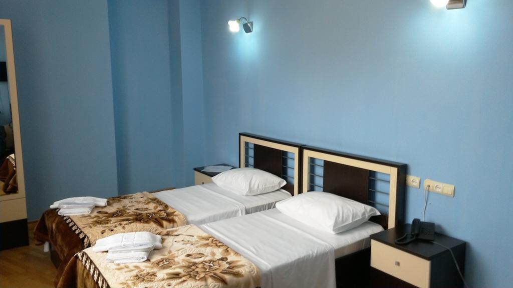 Europa+T Hotel Tbilisi Bagian luar foto