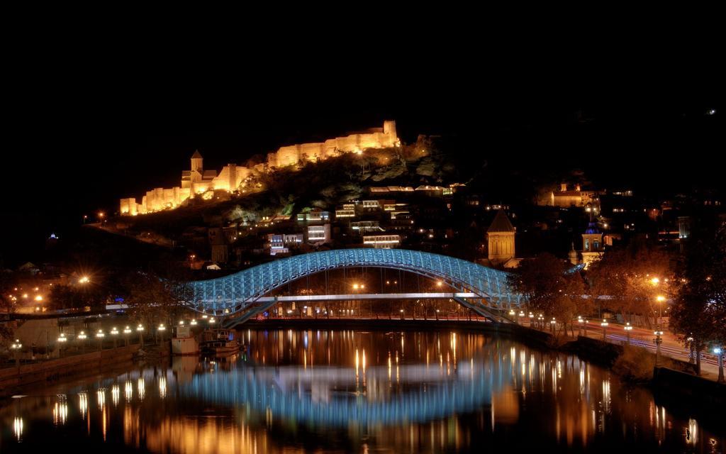 Europa+T Hotel Tbilisi Bagian luar foto